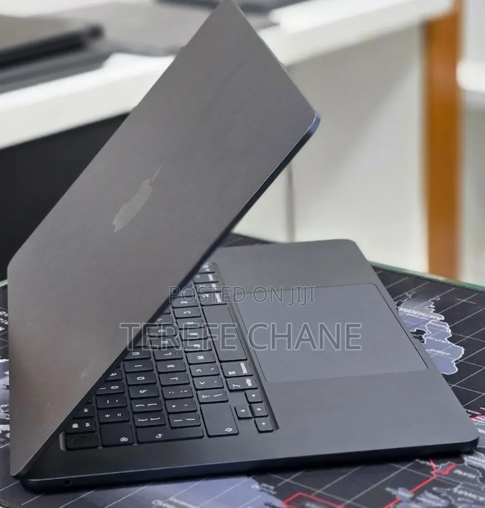 New Laptop Apple MacBook Air 2025 M4 16GB Apple M4 SSD 256GB