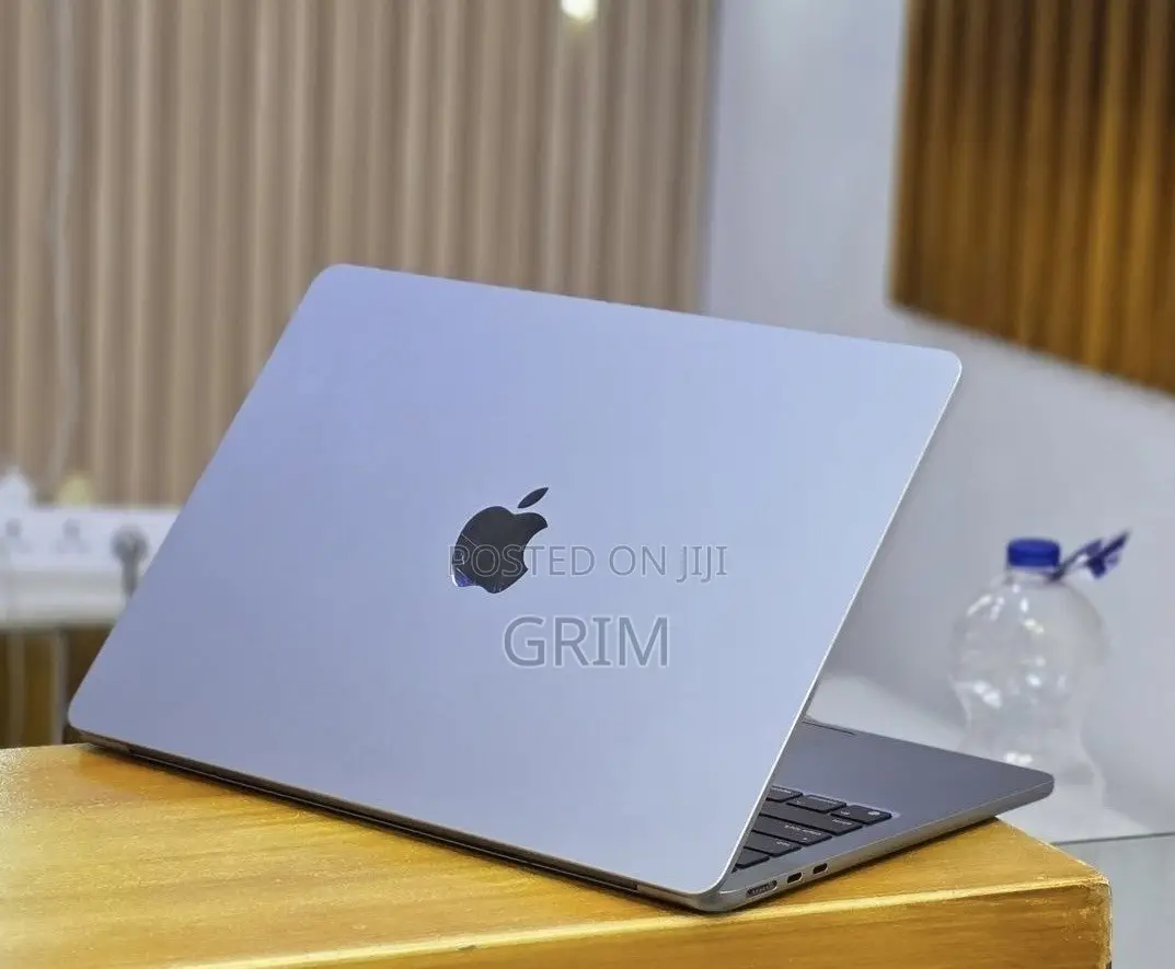 Laptop 8GB Apple M2 SSD 256GB