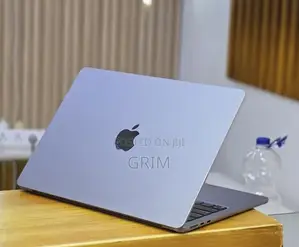 Laptop 8GB Apple M2 SSD 256GB