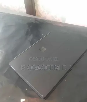 New Laptop Microsoft Surface 8GB Intel Core i5 SSD 256GB