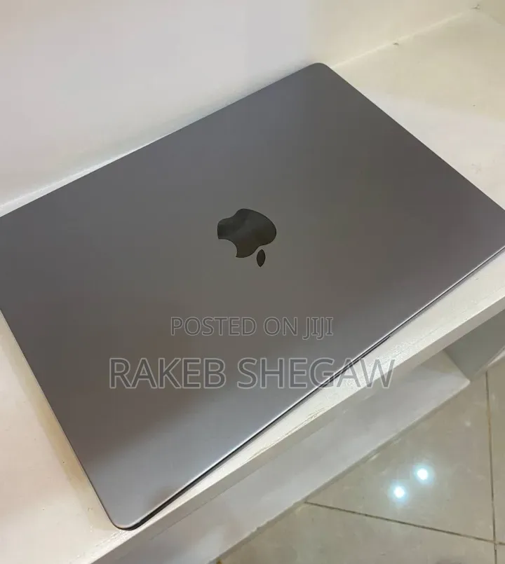 New Laptop Apple MacBook Pro 2023 M2 8GB Intel Core i5 SSD 512GB