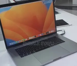 New Laptop Apple MacBook Pro 2017 16GB Intel Core i7 SSD 512GB