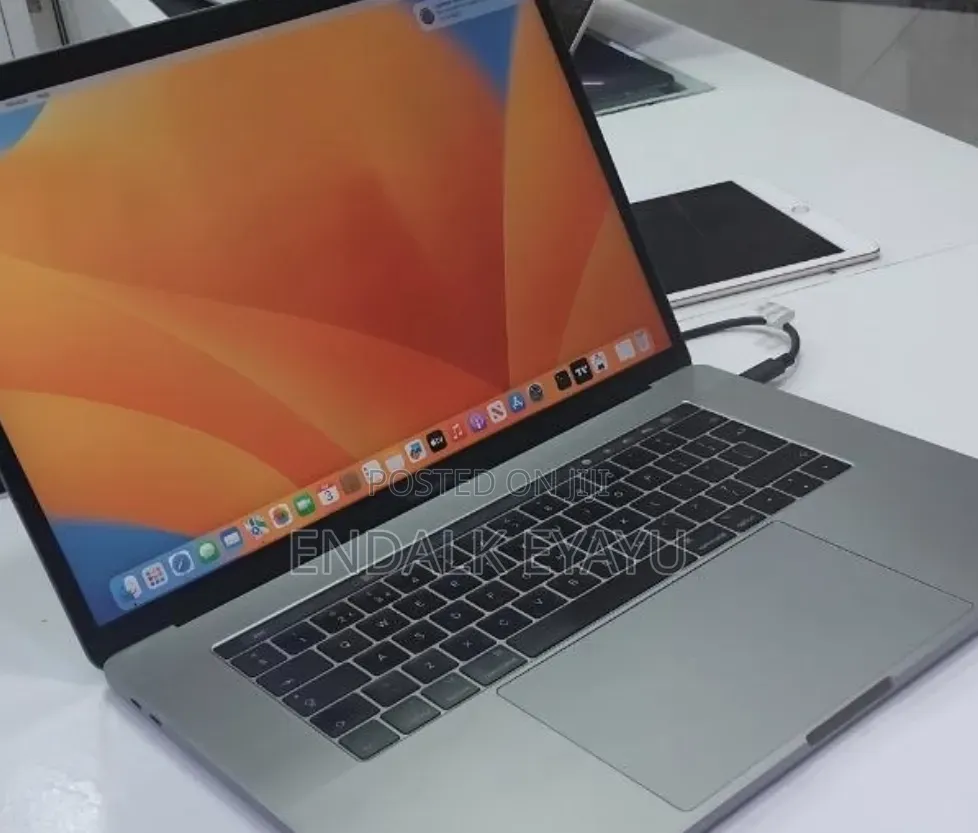 New Laptop Apple MacBook Pro 2017 16GB Intel Core i7 SSD 512GB