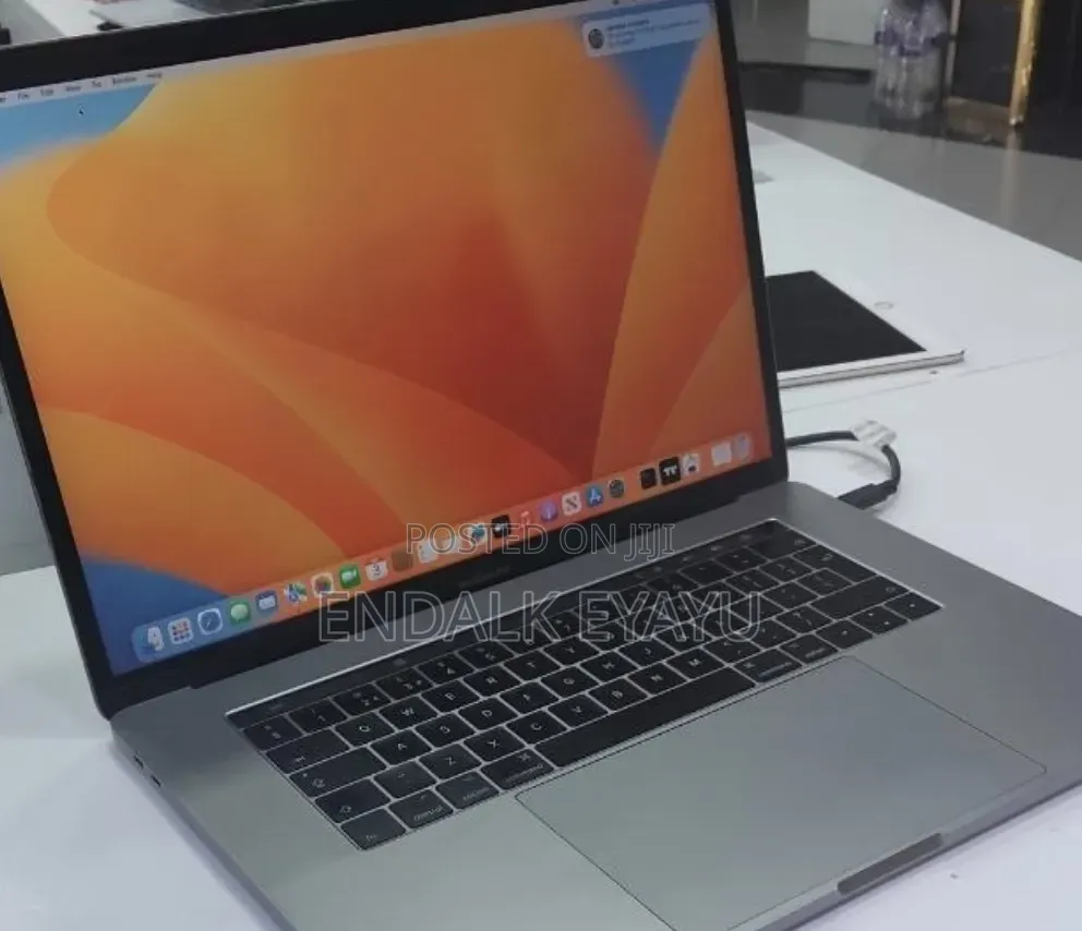 New Laptop Apple MacBook Pro 2017 16GB Intel Core i7 SSD 512GB