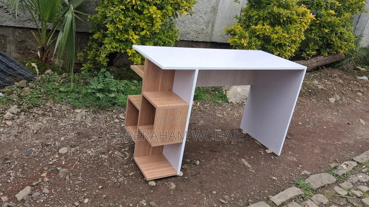 ዘመናዊ Reading Table