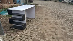 ዘመናዊ Reading Table