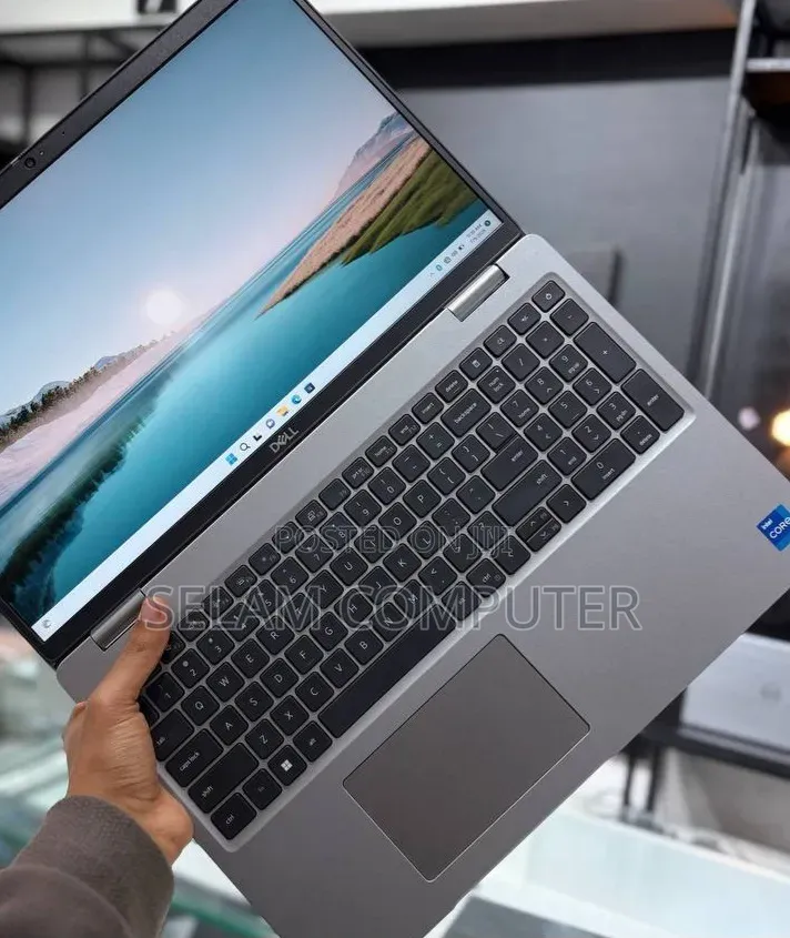 New Laptop Dell Precision 5540 16GB Intel Core i5 SSD 512GB