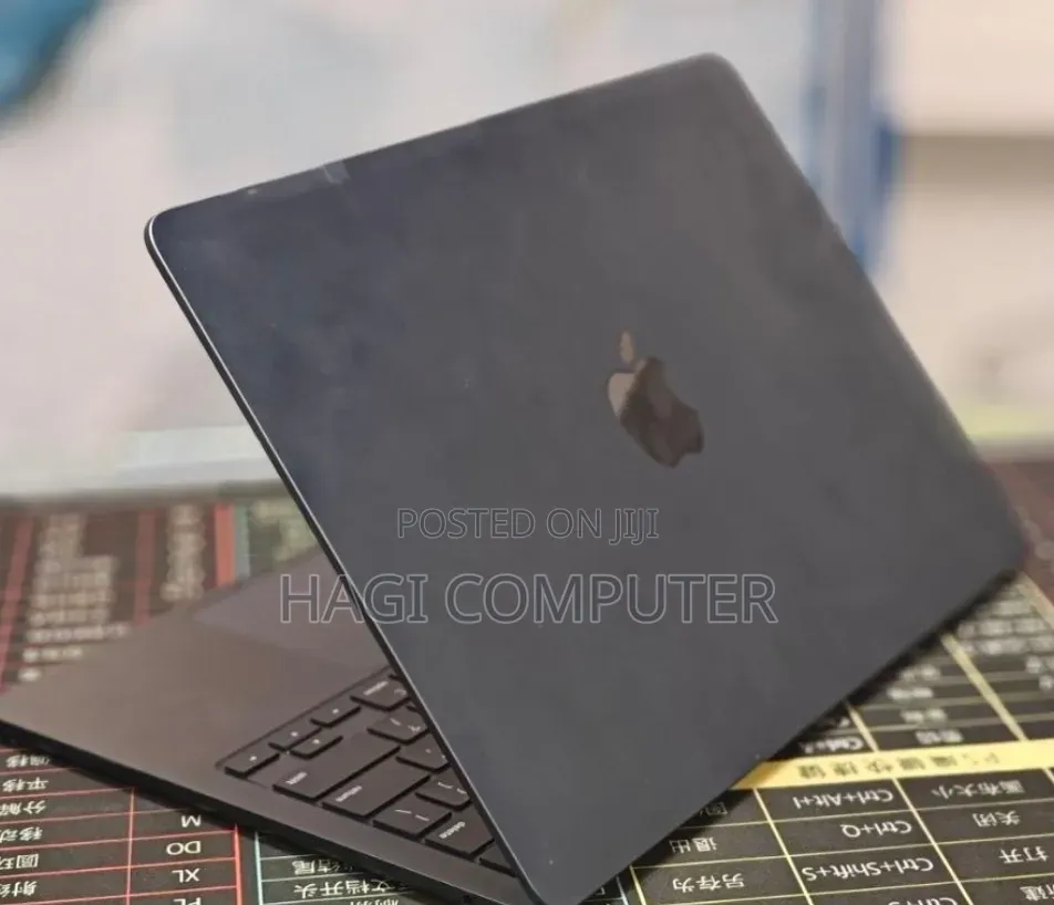 New Laptop Apple MacBook Air 2022 M2 8GB Apple M2 SSD 512GB