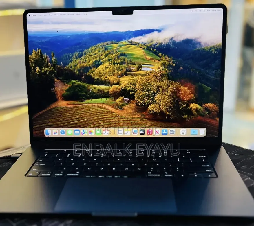 New Laptop Apple MacBook Air 2024 M3 8GB Apple M3 SSD 256GB