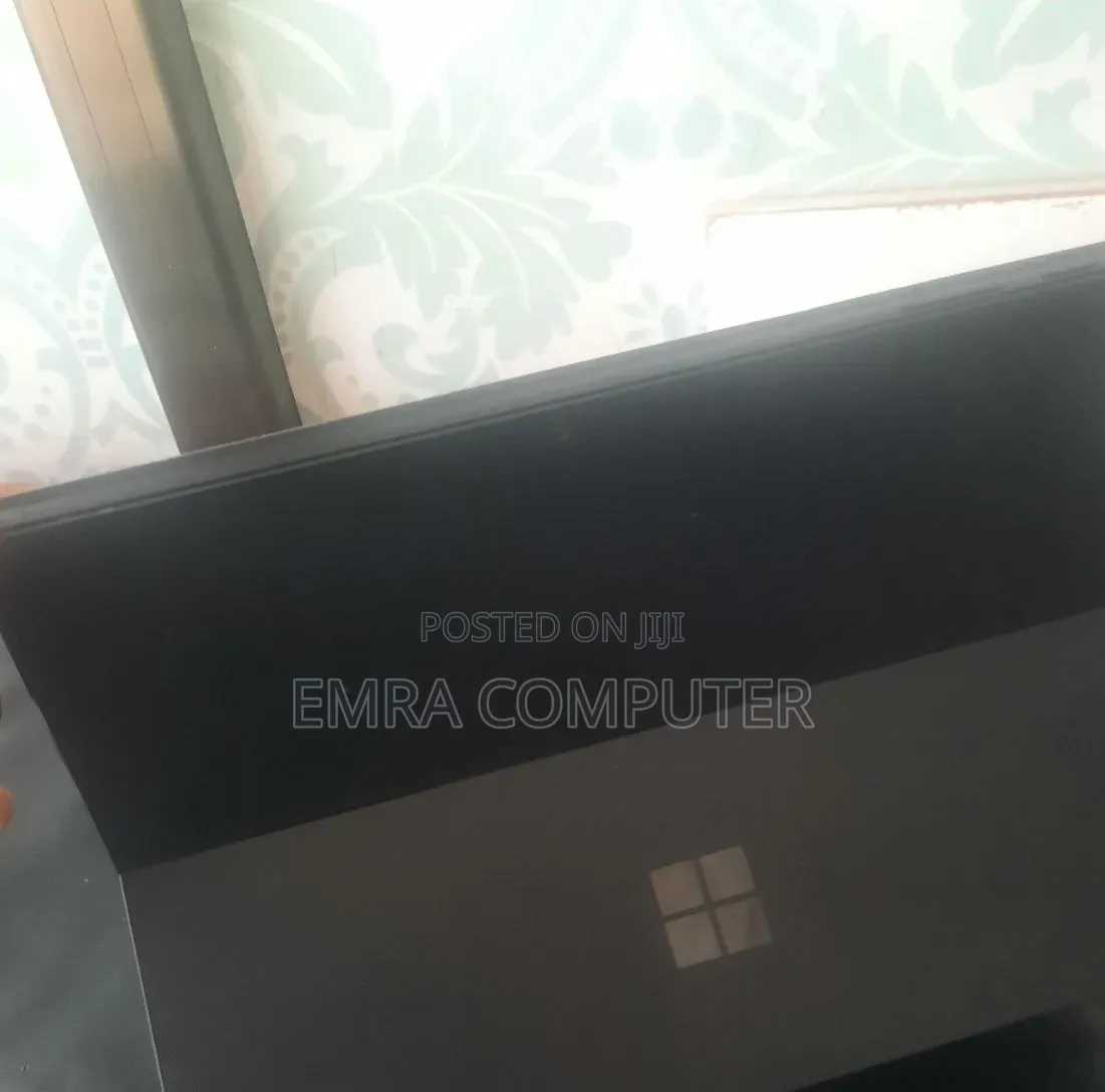 New Laptop Microsoft Surface 8GB Intel Core i5 SSD 256GB