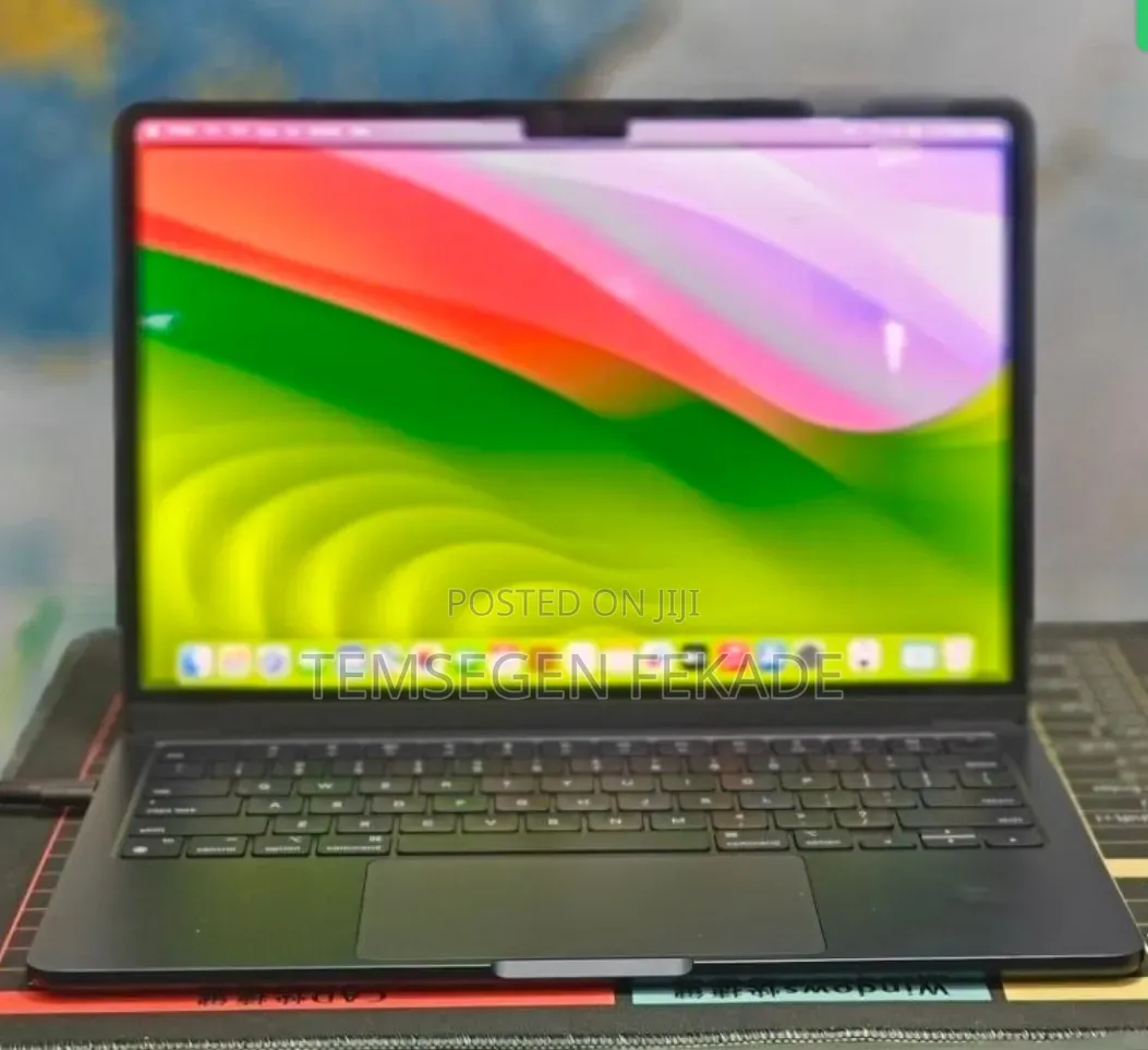 New Laptop Apple MacBook Air 2022 M2 8GB Apple M2 SSD 512GB