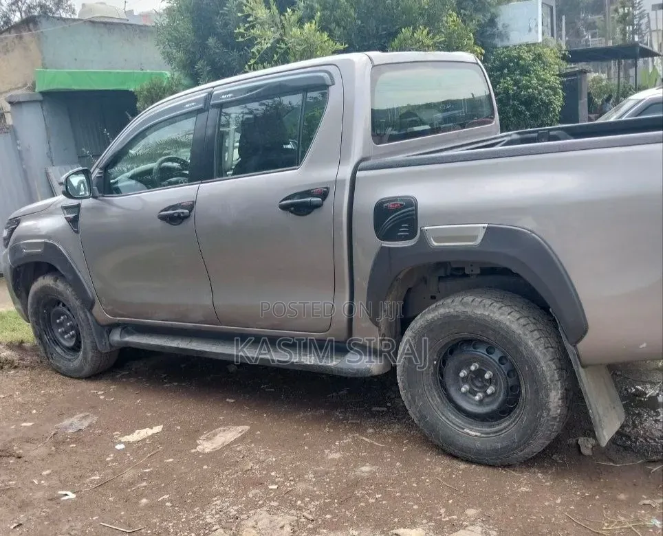 Toyota Hilux Revo Double Cab Deisel 2.4 AWD 2020 Gray