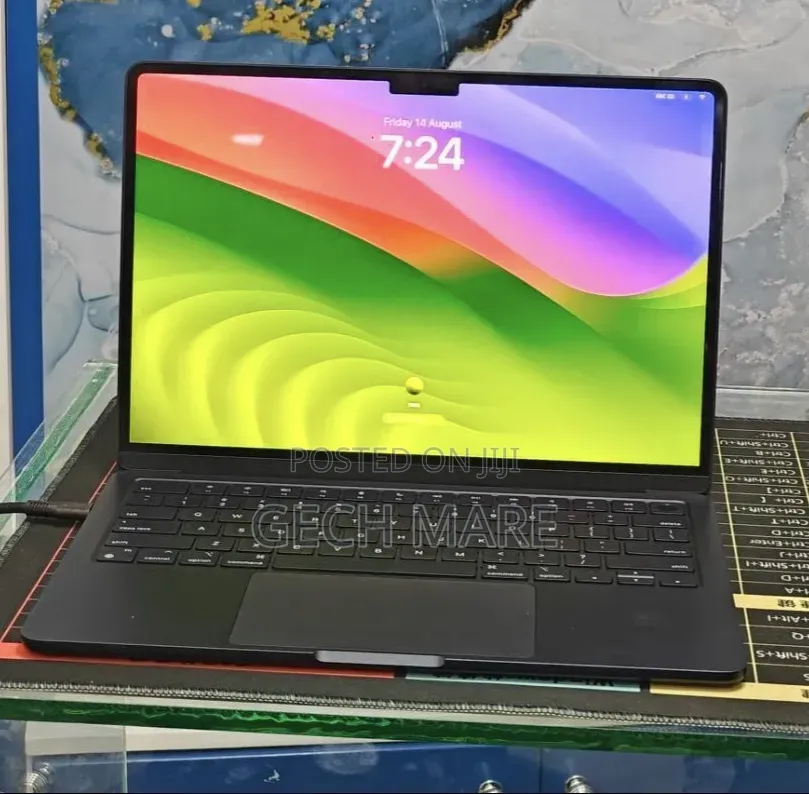 New Laptop Apple MacBook Air 2022 M2 8GB Apple M2 SSD 512GB