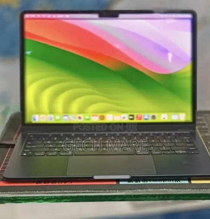 New Laptop Apple MacBook Air 2022 M2 8GB Apple M2 SSD 512GB