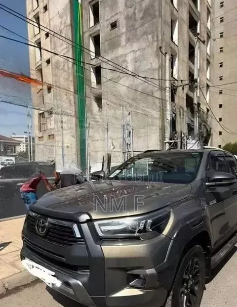 Toyota Hilux 2021 Gray