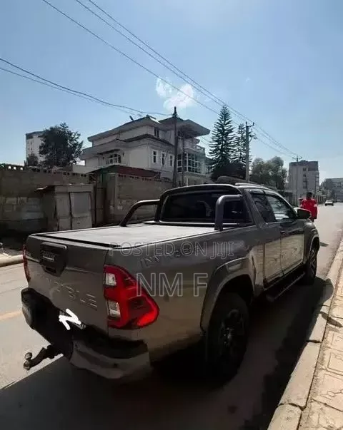 Toyota Hilux 2021 Gray