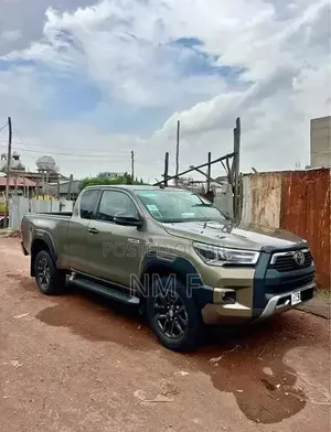 Toyota Hilux 2021 Gray
