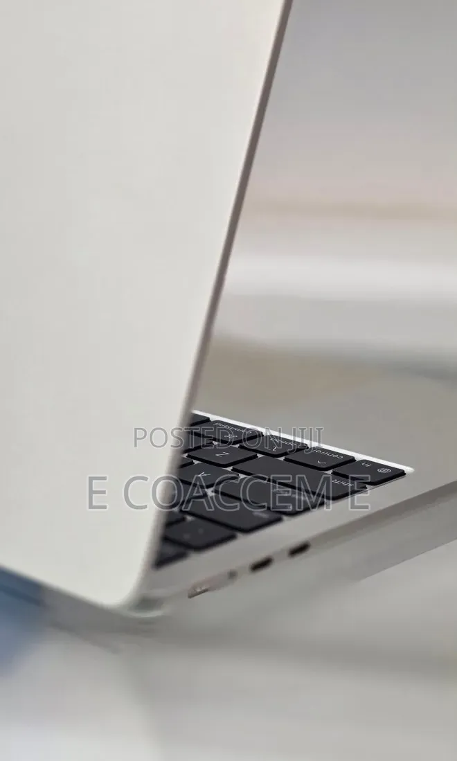 New Laptop Apple MacBook Air 2025 M4 16GB SSD 256GB