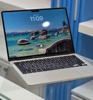 New Laptop Apple MacBook Air 2025 M4 16GB SSD 256GB