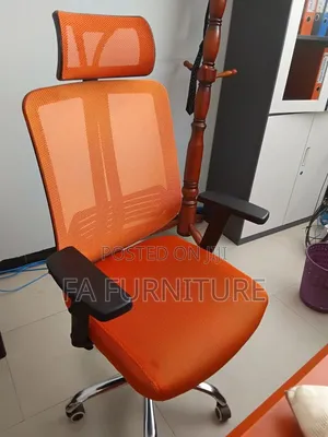 Manager Office Chris