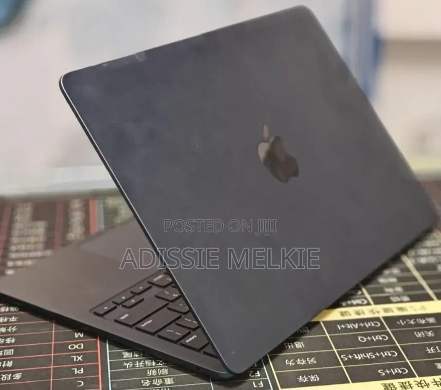 New Laptop Apple MacBook Air 2022 M2 8GB Apple M2 SSD 512GB