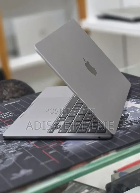 New Laptop Apple MacBook Air 2022 M2 8GB Apple M2 SSD 256GB