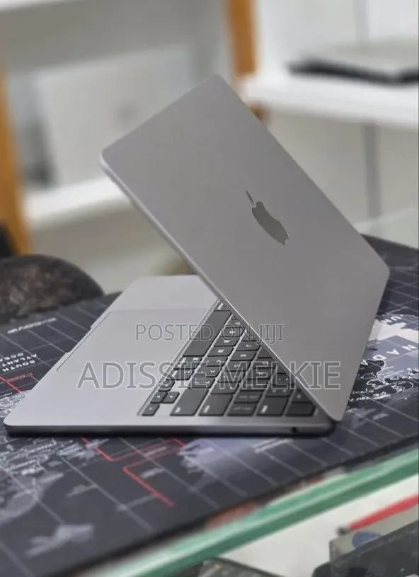 New Laptop Apple MacBook Air 2022 M2 8GB Apple M2 SSD 256GB