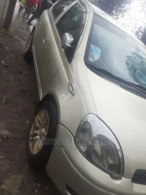 Toyota Vitz 2004 Gold