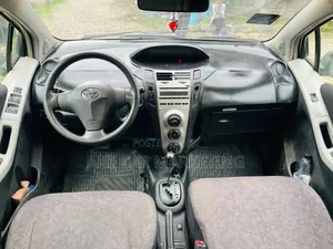 Toyota Yaris HB T1 2009 Silver