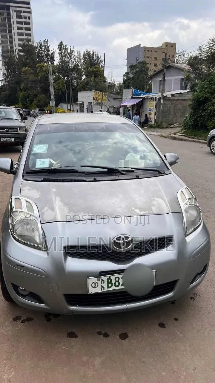 Toyota Yaris 2010 Silver