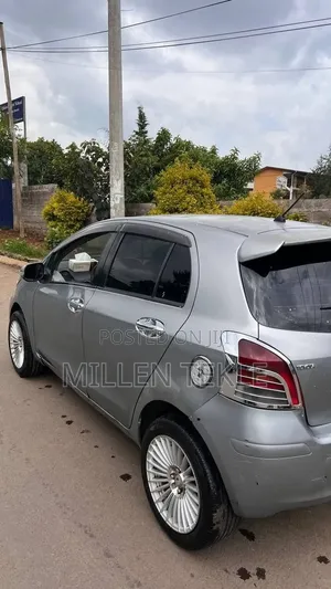 Toyota Yaris 2010 Silver