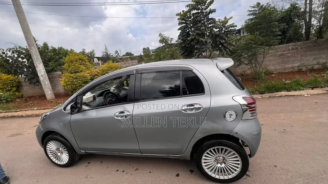 Toyota Yaris 2010 Silver