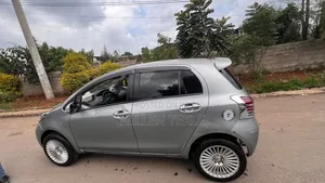 Toyota Yaris 2010 Silver
