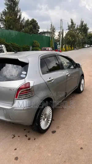 Toyota Yaris 2010 Silver