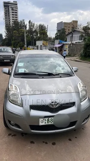 Toyota Yaris 2010 Silver