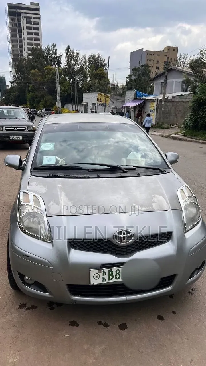 Toyota Yaris 2010 Silver