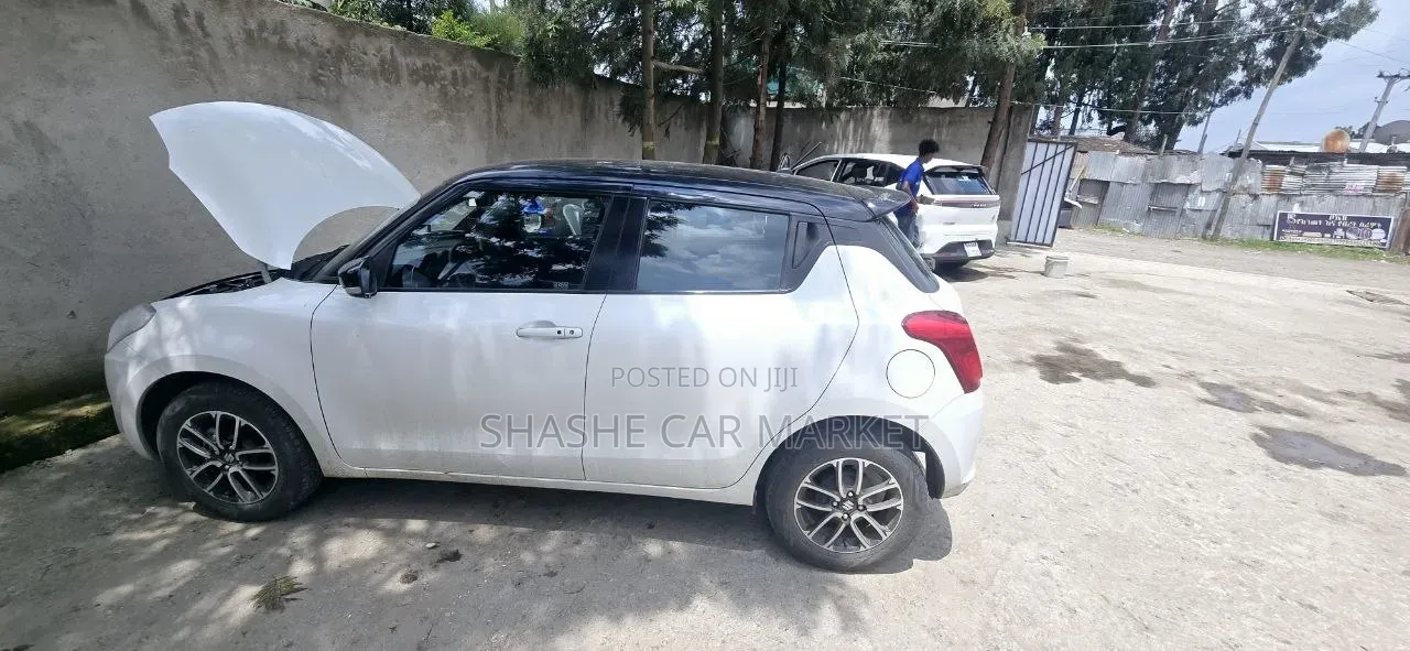 Suzuki Swift 2022 White