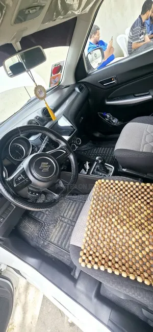 Suzuki Swift 2022 White