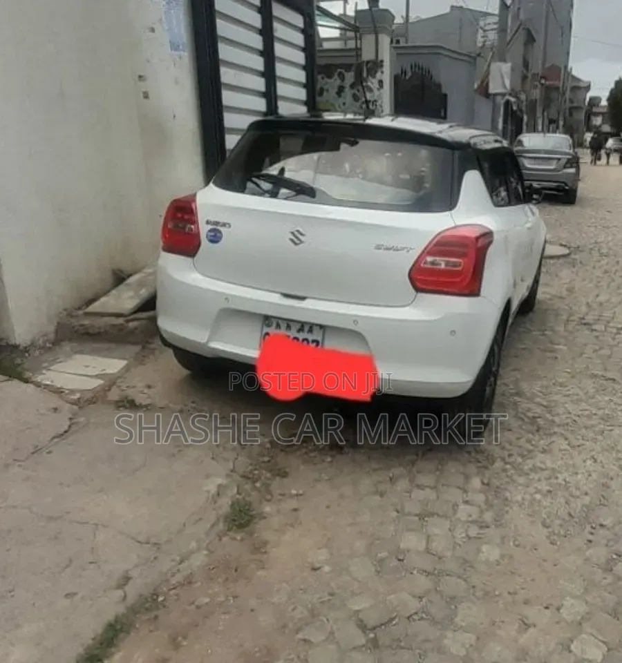Suzuki Swift 2022 White