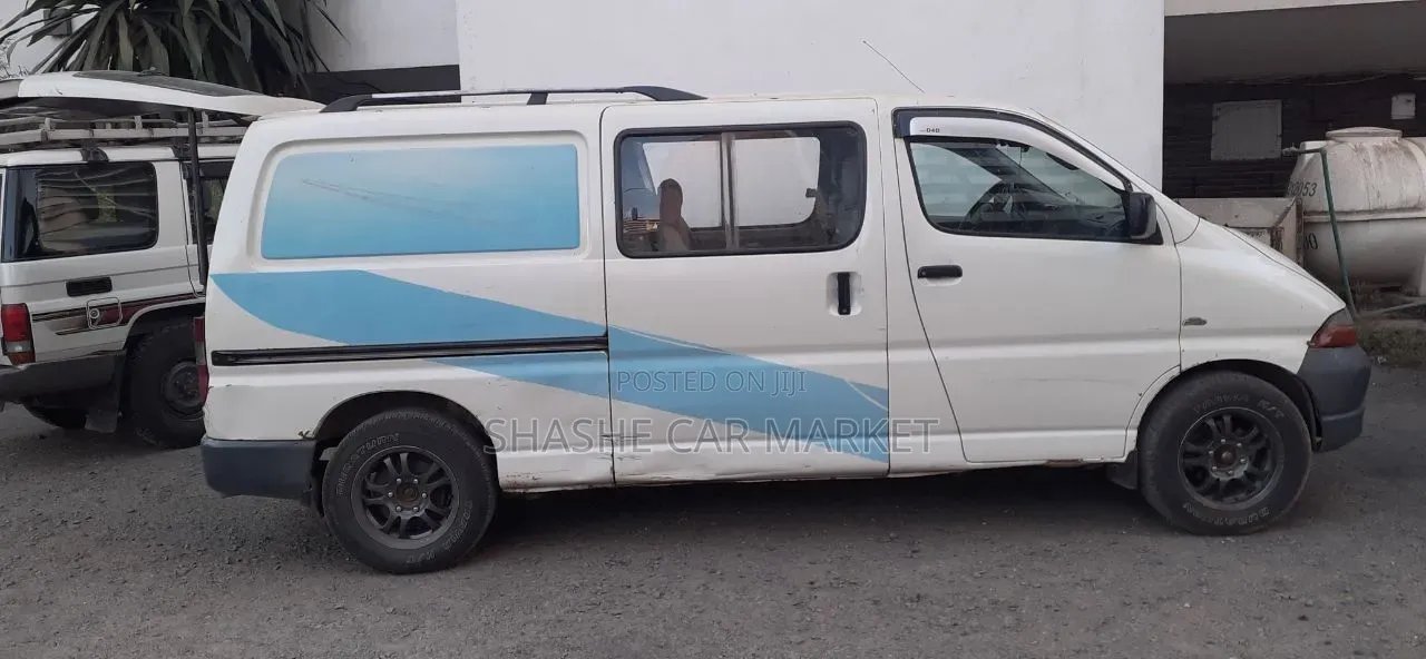 Toyota Hilux 2002 White