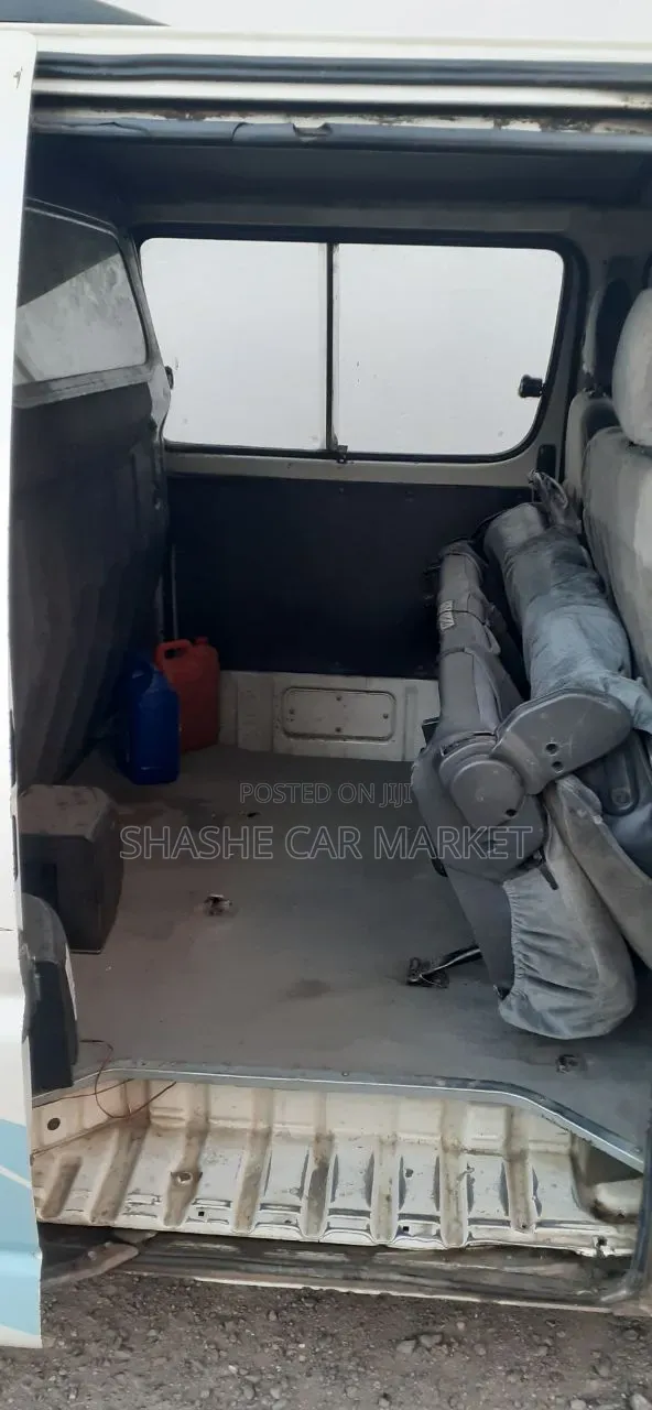 Toyota Hilux 2002 White