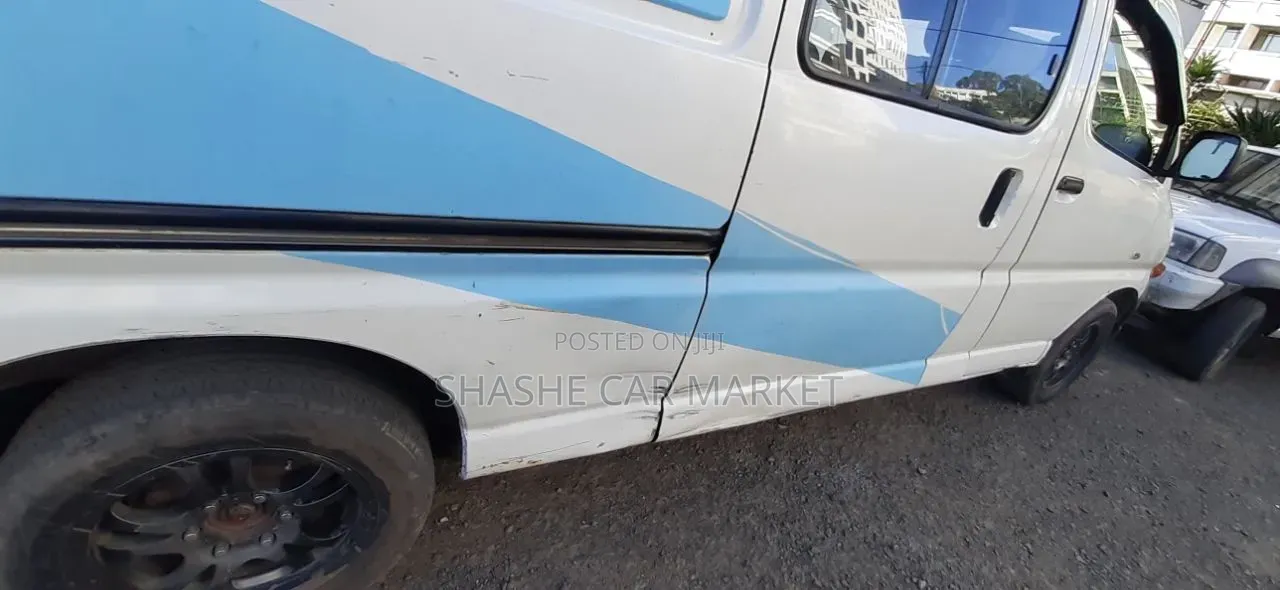 Toyota Hilux 2002 White
