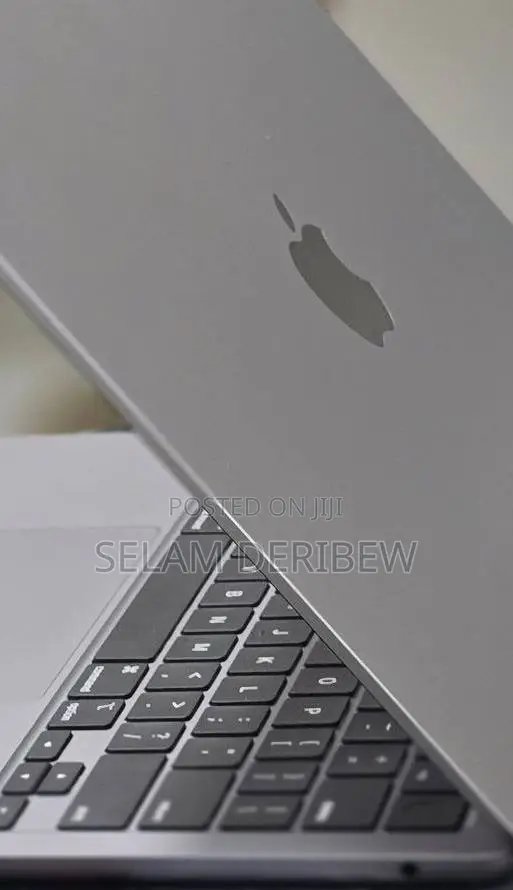 New Laptop Apple MacBook Air 2022 M2 8GB Apple M2 SSD 256GB