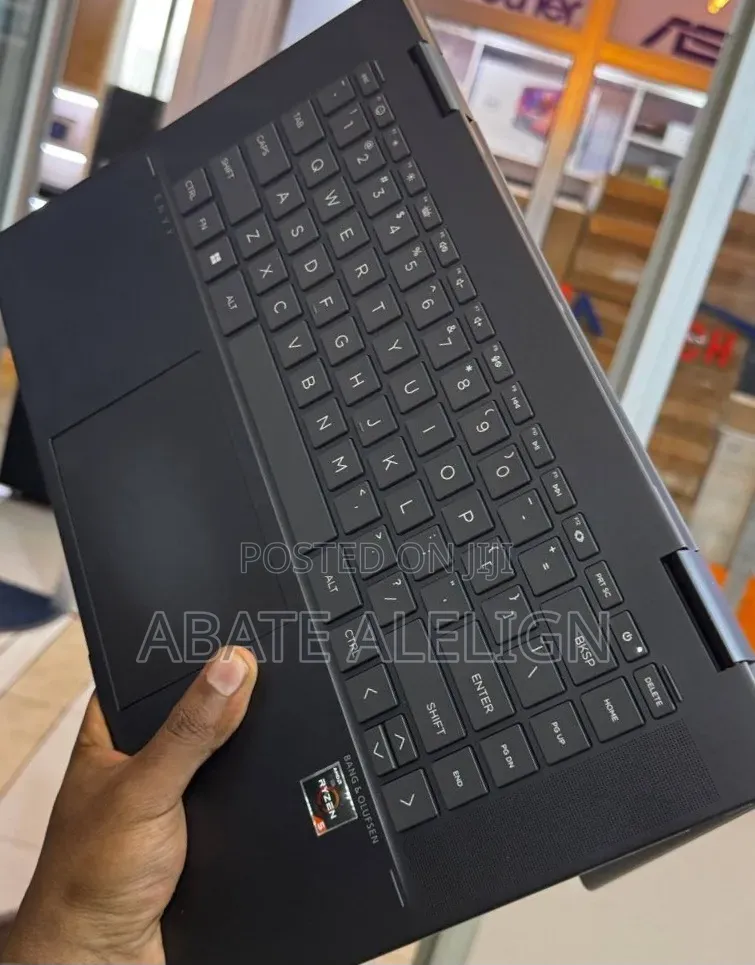 New Laptop HP Envy x360 8GB AMD Ryzen 5 SSD 256GB