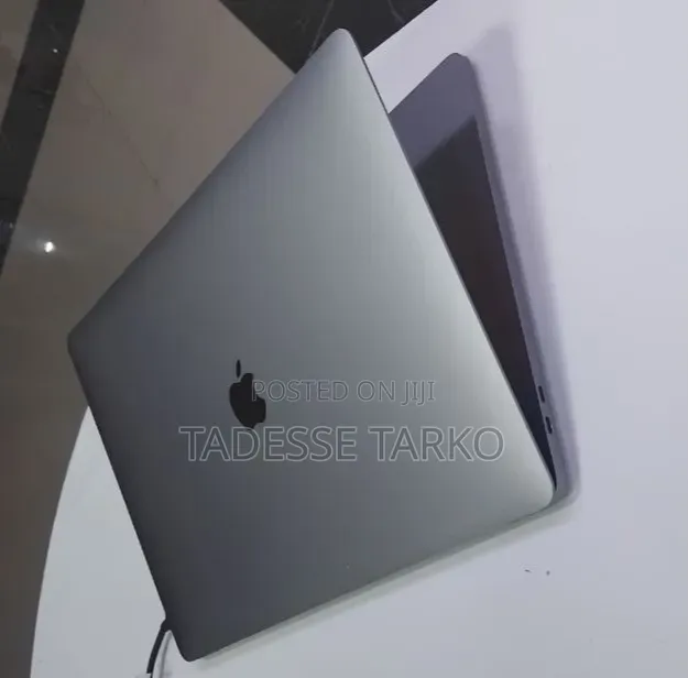 New Laptop Apple MacBook Pro 2017 16GB Intel Core i7 SSD 512GB
