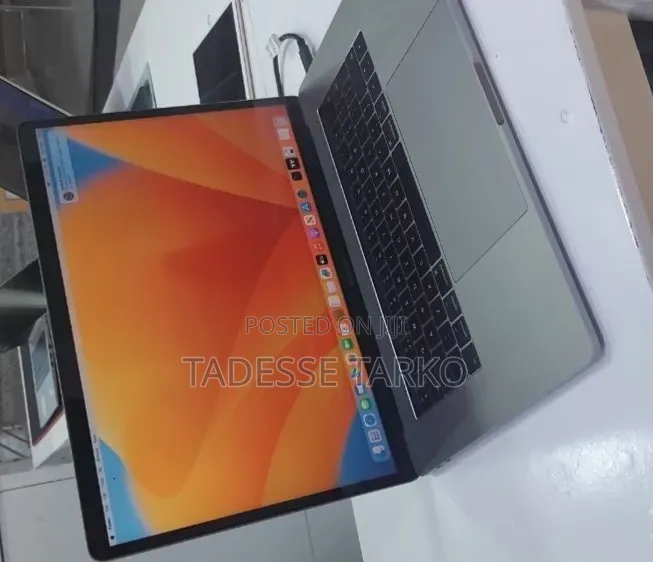 New Laptop Apple MacBook Pro 2017 16GB Intel Core i7 SSD 512GB