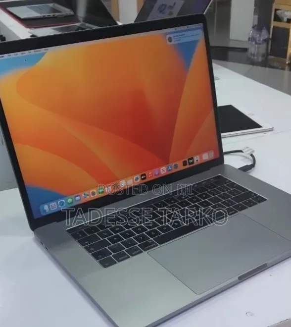 New Laptop Apple MacBook Pro 2017 16GB Intel Core i7 SSD 512GB