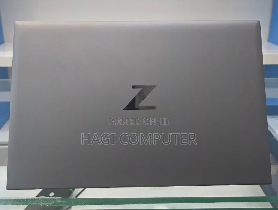 New Laptop HP ZBook Firefly G8 16GB Intel Core i7 SSD 512GB