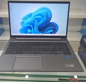 New Laptop HP ZBook Firefly G8 16GB Intel Core i7 SSD 512GB
