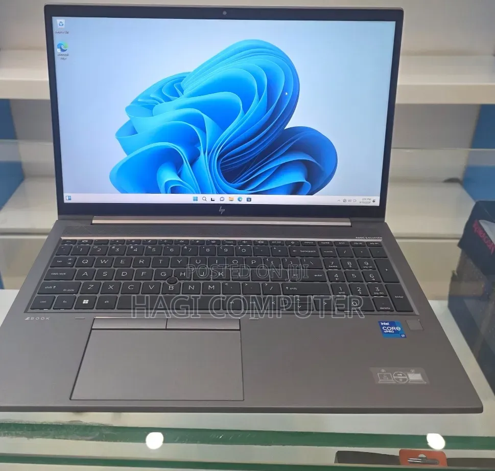 New Laptop HP ZBook Firefly G8 16GB Intel Core i7 SSD 512GB